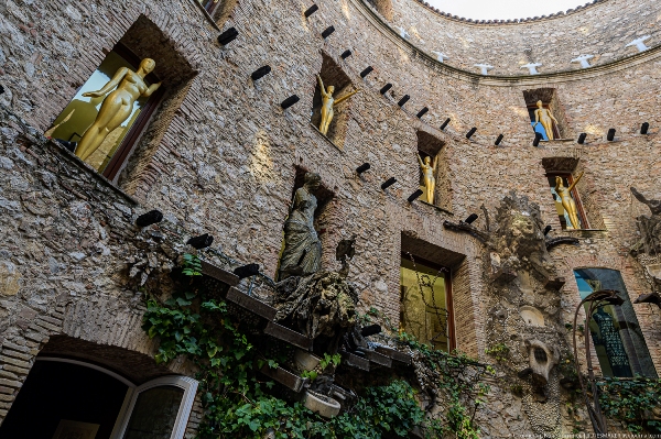 Сальвадо́р