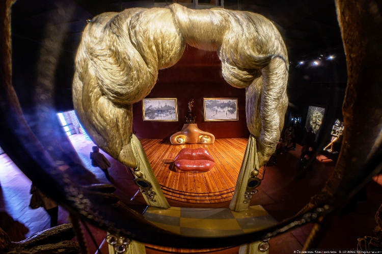 Сальвадо́р